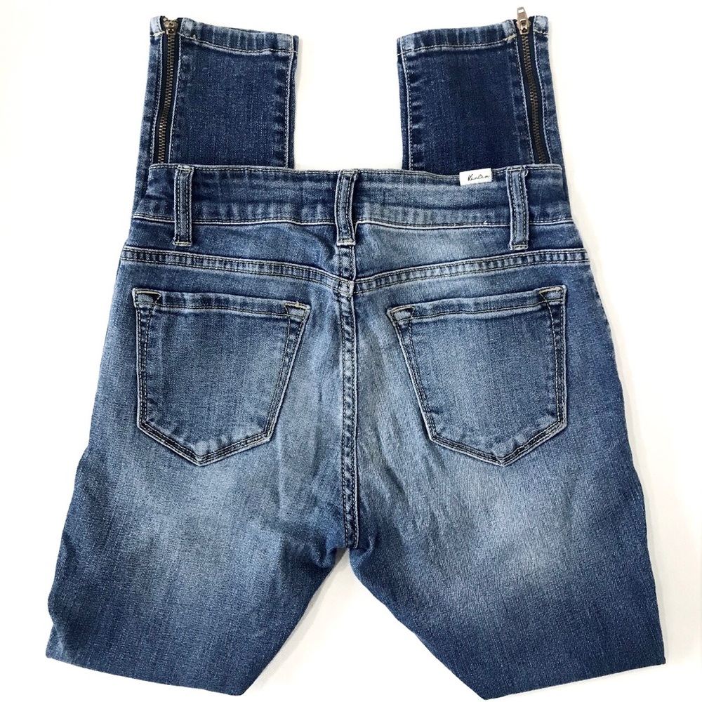 ❌SOLD❌ distressed KanCan skinnies - Picture 6 of 8